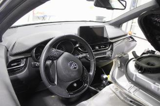 Toyota C-HR  picture 10