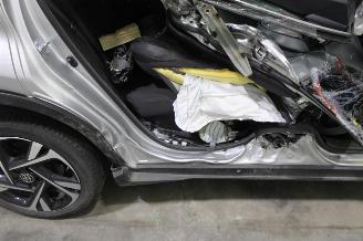 Toyota C-HR  picture 8