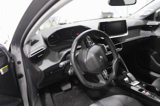 Peugeot 208  picture 6