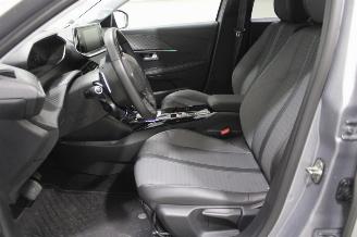 Peugeot 208  picture 7