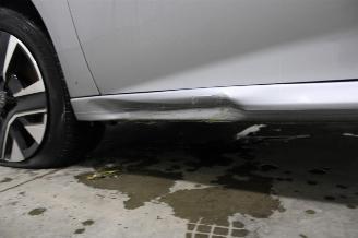 Peugeot 208  picture 8