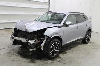 Damaged car Peugeot 2008  2021/4