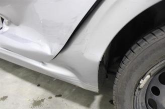 Peugeot 208  picture 8