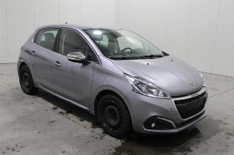 Peugeot 208  picture 2
