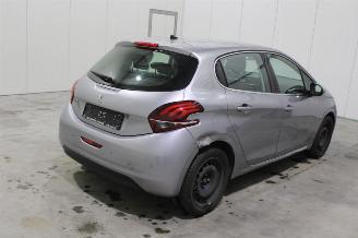Peugeot 208  picture 3