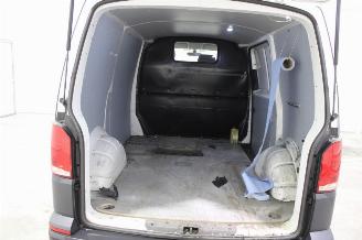 Volkswagen Transporter T6 picture 19