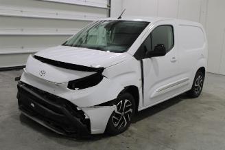 skadebil auto Toyota ProAce CITY 2024/11