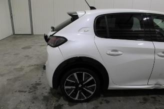 Peugeot 208  picture 7