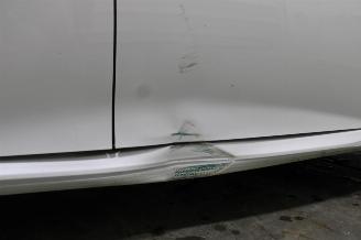 Peugeot 208  picture 8