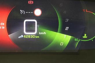 Peugeot 208  picture 12