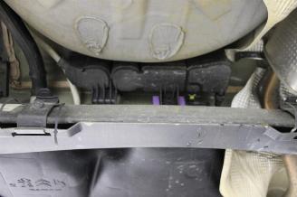 Peugeot 208  picture 24