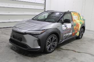 uszkodzony samochody osobowe Toyota bZ4X  2024/3