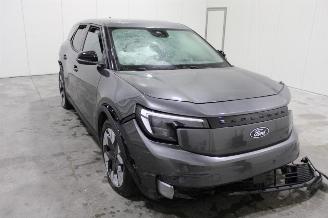 Ford Explorer  picture 2
