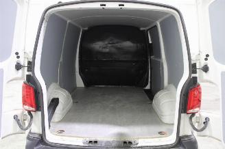 Volkswagen Transporter T6 picture 19