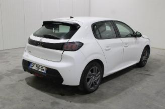 Peugeot 208  picture 3