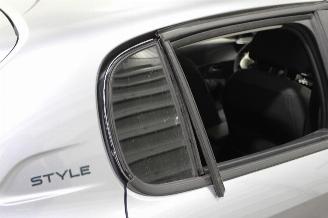 Peugeot 208  picture 7