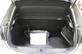 Peugeot 208  picture 16