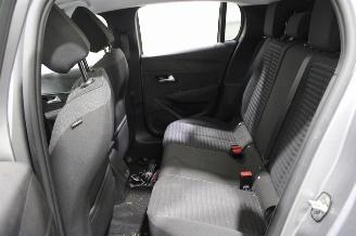 Peugeot 208  picture 11