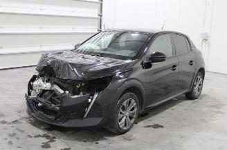 damaged passenger cars Peugeot 208  2023/8
