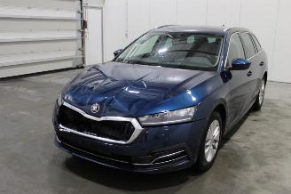 krockskadad bil auto Skoda Octavia  2024/4