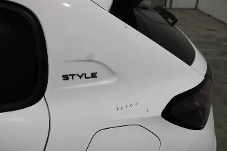 Peugeot 208  picture 23