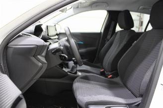 Peugeot 208  picture 9