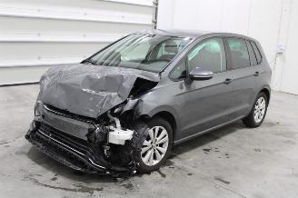 Damaged car Volkswagen Golf  2018/3
