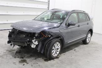 Schadeauto Volkswagen Tiguan  2023/9