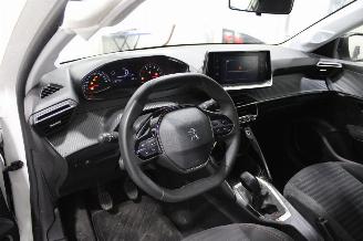 Peugeot 208  picture 9