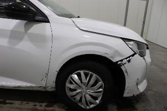 Peugeot 208  picture 7