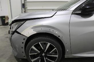 Peugeot 208  picture 6