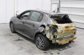 Peugeot 208  picture 4
