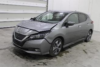 damaged passenger cars Nissan Leaf  2021/6