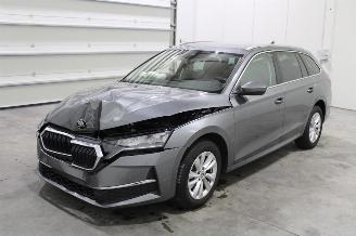 uszkodzony samochody osobowe Skoda Octavia  2024/8