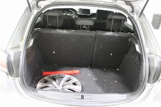 Peugeot 208  picture 17