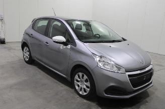 Peugeot 208  picture 2
