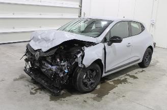 damaged passenger cars Renault Clio  2025/5