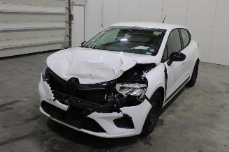 damaged passenger cars Renault Clio  2023/1