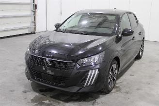 Damaged car Peugeot 208  2025/3