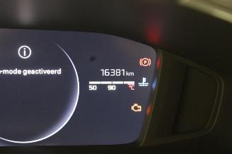 Peugeot 208  picture 11