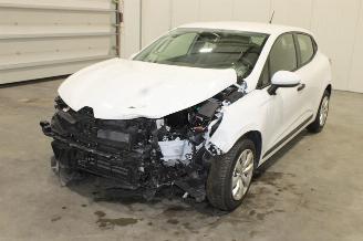 Damaged car Renault Clio  2021/4