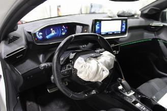 Peugeot 208  picture 10