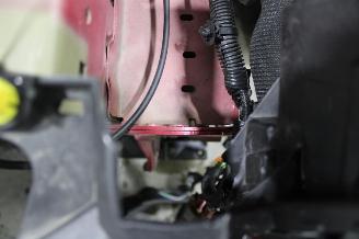 Peugeot 208  picture 19
