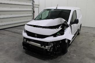 Salvage car Peugeot Partner  2023/2