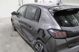 Peugeot 208  picture 6