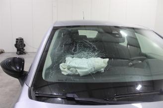 Peugeot 208  picture 8