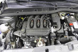 Peugeot 208  picture 14