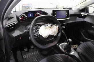 Peugeot 208  picture 9