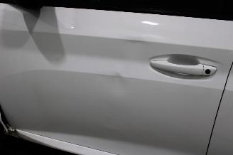 Peugeot 208  picture 8