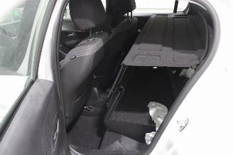 Peugeot 208  picture 11